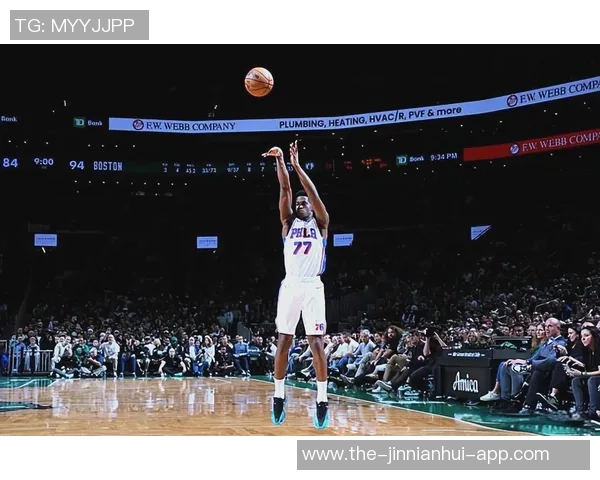 埃奇库姆费城主场首秀表现惊艳球迷热烈掌声致敬