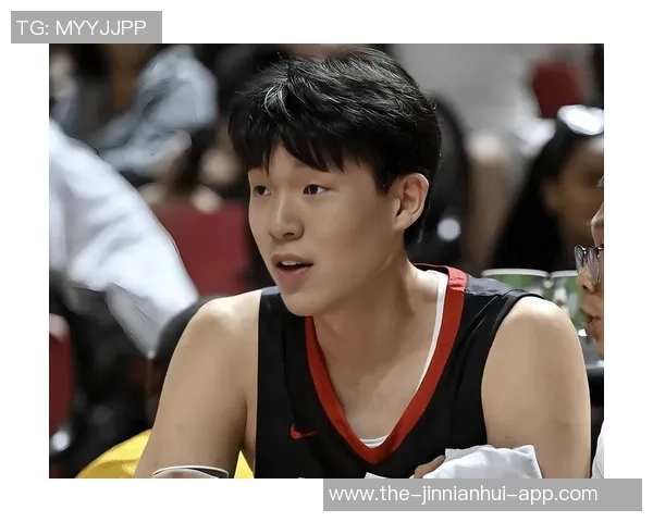 媒体人热评杨瀚森进步显著库里获得圆柱体称号引发热议 媒体人热评杨瀚森进步显著库里获得圆柱体称号引发热议